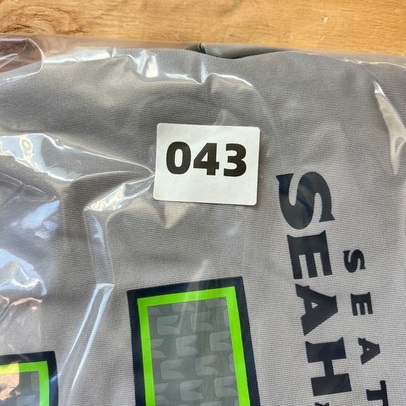Nike Seattle Seahawks Russell Wilson #3 NFL Football Jersey Womens Size Large - Picture 11 of 11
